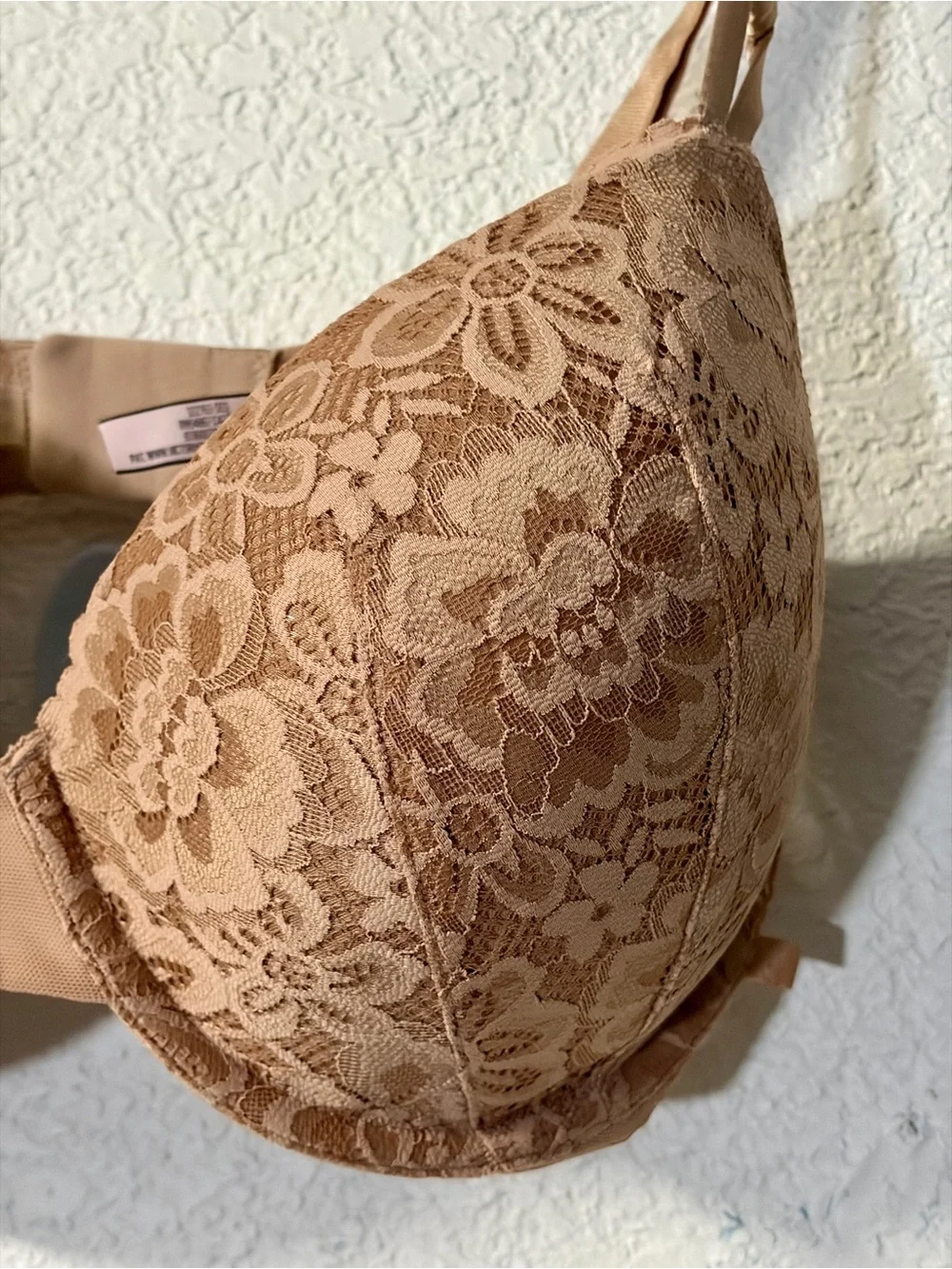Victoria’s Secret Nude Floral Lace Underwire Bra with Adjustable Straps 38DD NWT